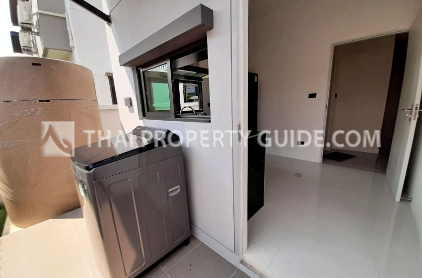 House with Shared Pool in Bangnatrad 